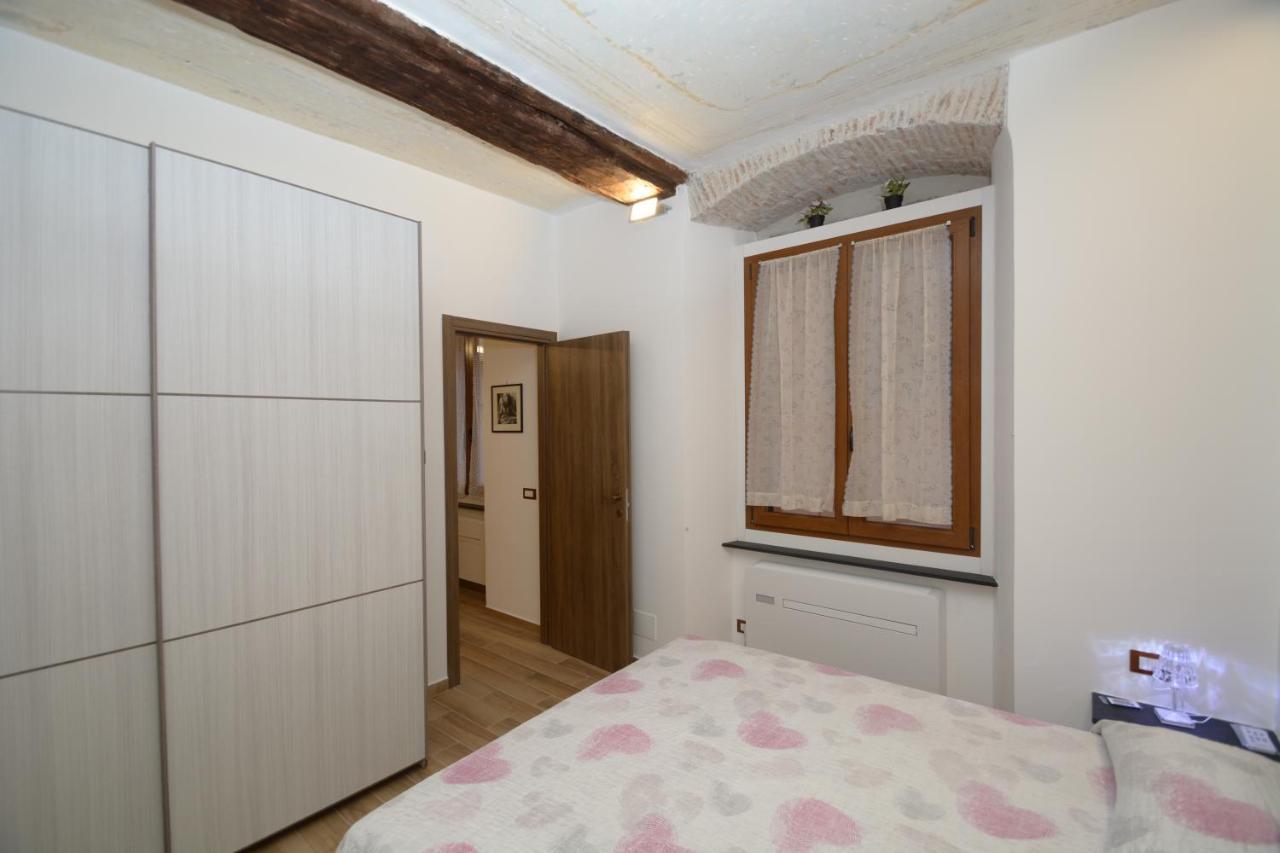 Vico Durazzo Apartment Genoa Bagian luar foto